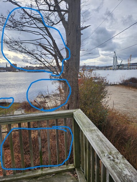 Building Photo - 185 Thames St