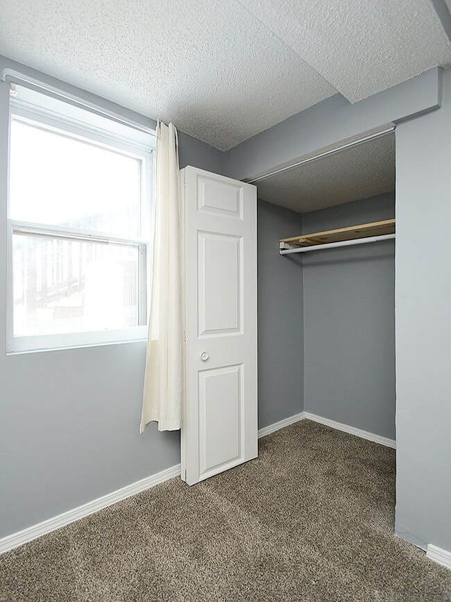 Building Photo - Cute Bungalow