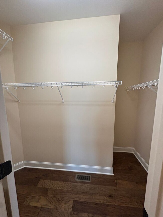 Building Photo - 3020 Equestrian Ct