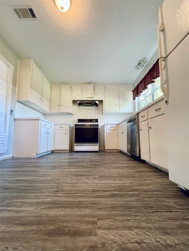 Building Photo - 5406 Carew St