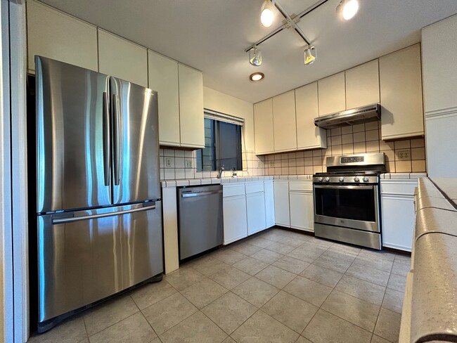 Kitchen with New Appliances - 664 Missouri St