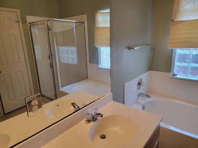 Building Photo - 14808 Sassafras Trail