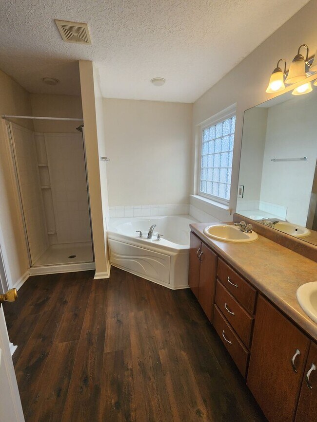 Building Photo - 24 Idus Ln