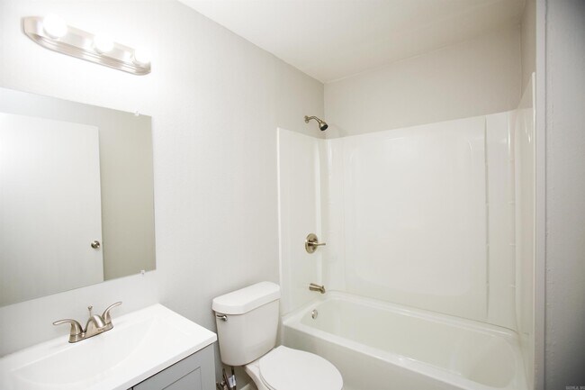 Building Photo - 1305 W 21st St