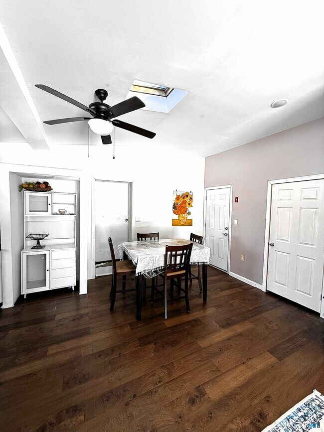 Building Photo - 541 Park Ave