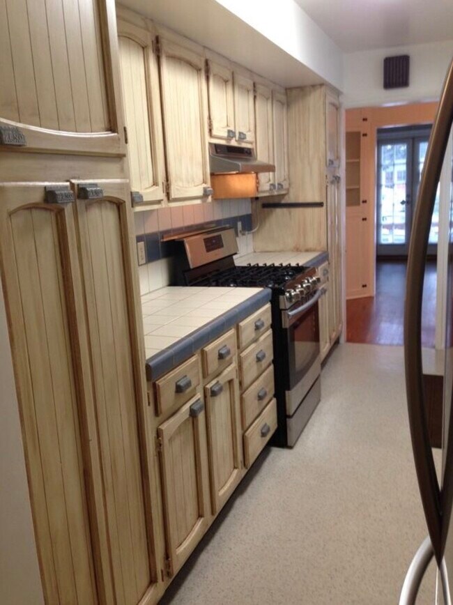 Kitchen - 420 2nd St