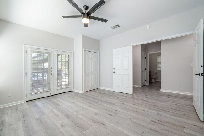 Building Photo - 303 E 38th St