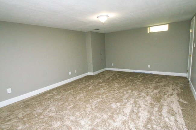 Building Photo - 1310 Abbeyhill Dr