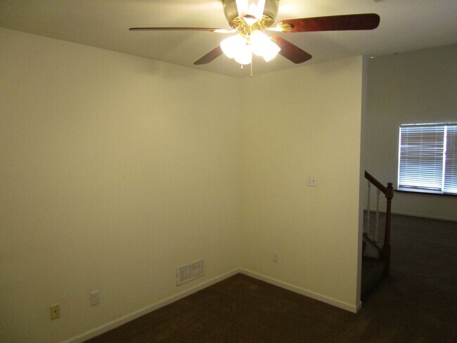 Building Photo - 1704-1706-1706 Louise Cir