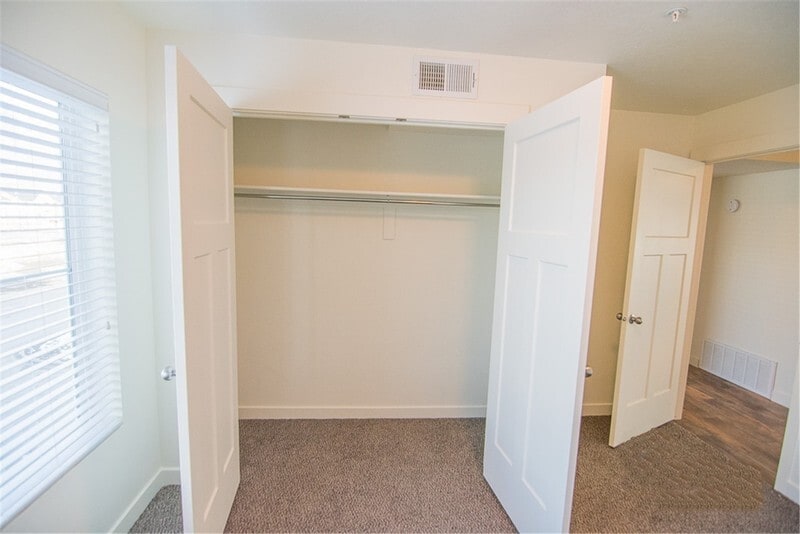 Building Photo - 799 E 550 S
