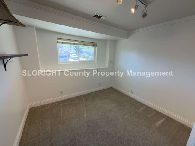 Building Photo - AVAILABLE NOW - Spacious Home in Laguna Lake - 4 Bed / 2 Bath