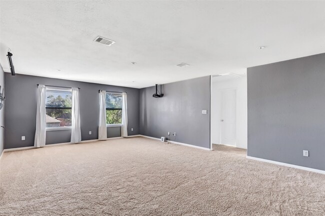 Building Photo - 16942 Lake Willowby Ln