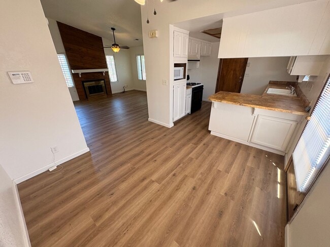 Building Photo - Nice 2 bedroom, 2 bathroom home for Rent in North Visalia.