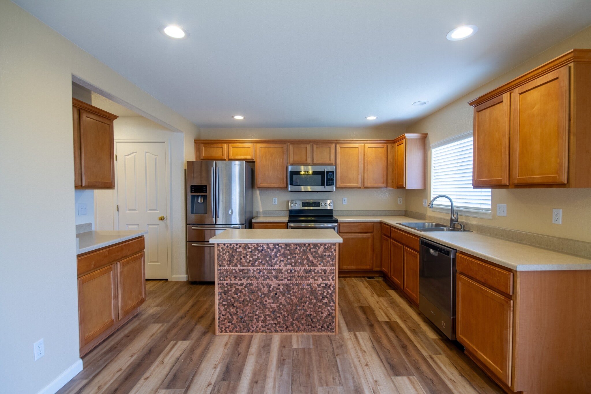 Building Photo - 5747 Jaguar Way