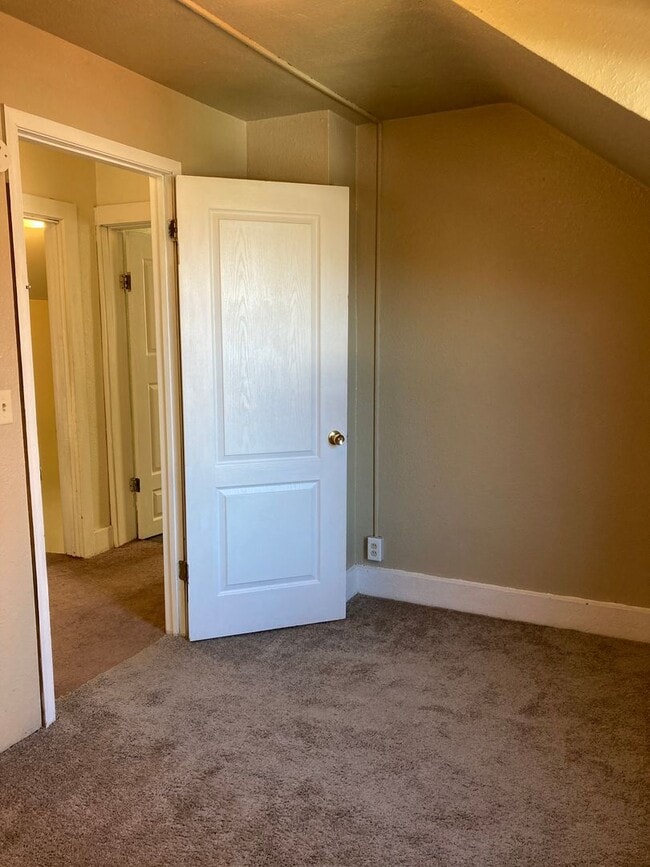 Building Photo - Three Bedroom Single-Family Home Close To Downtown