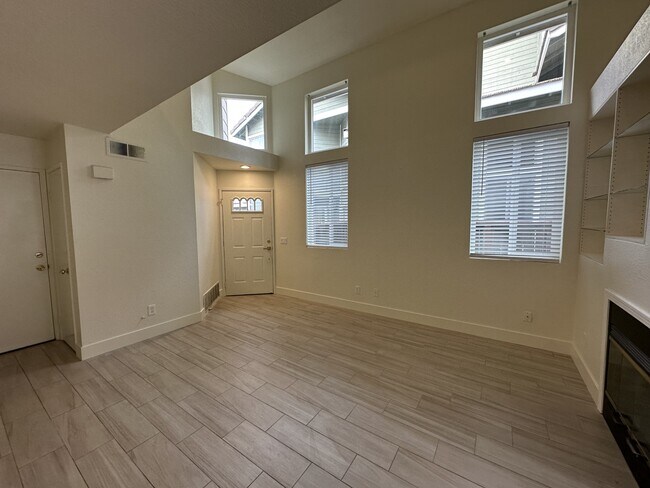 Building Photo - 15819 Antelope Dr