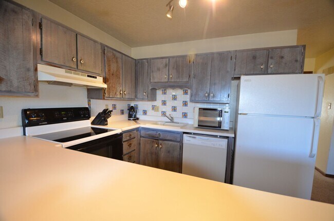 Building Photo - Dillon Valley East Condo! Great Natural Light!