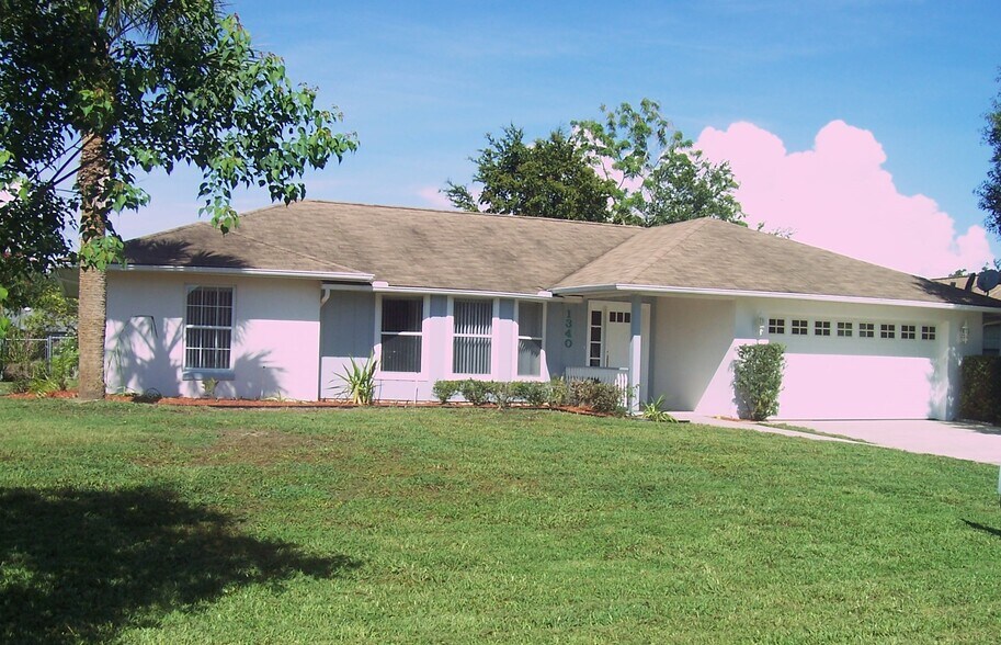 Building Photo - 1340 Woodlake Circle