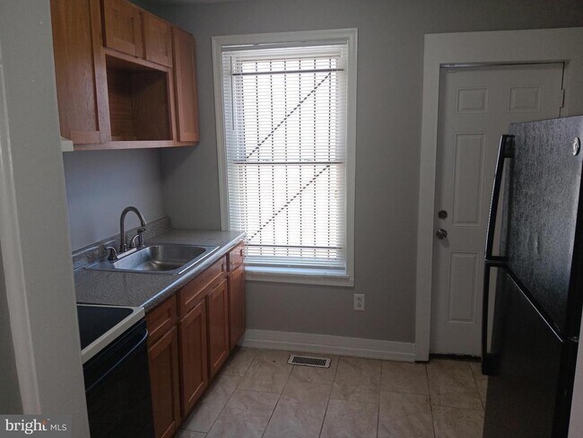 Building Photo - 2255 N Cleveland St