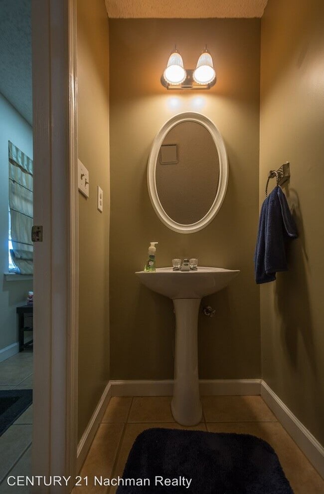 Building Photo - 3 br, 2.5 bath House - 529 Kristy Court