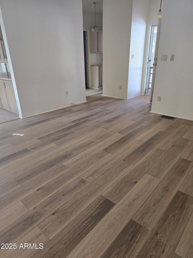 Building Photo - 2710 E Chester Dr