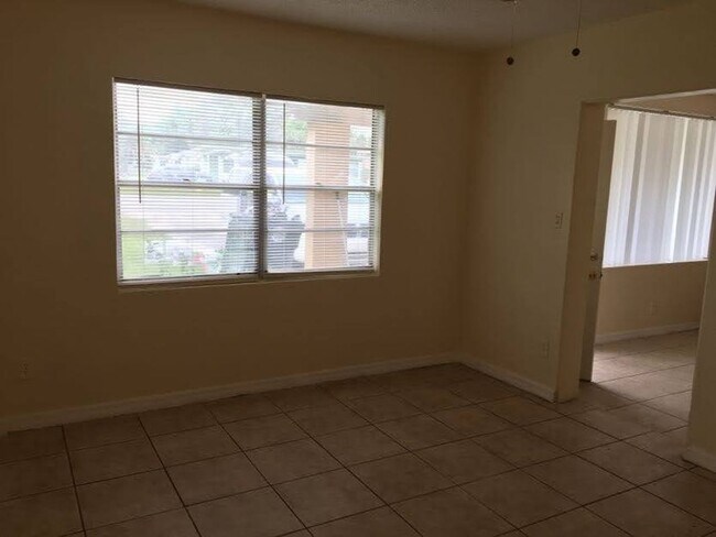 Building Photo - 2 bedroom 1 bath