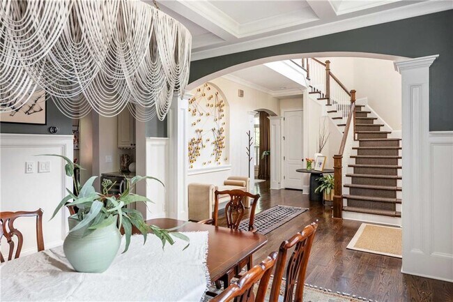 Building Photo - 582 St Charles Ave NE