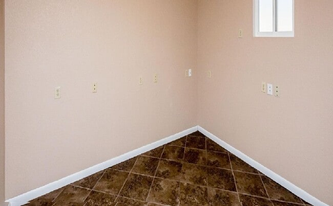 Building Photo - 3967 Breakwater Dr