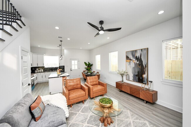 Building Photo - 8533 Amadwe St