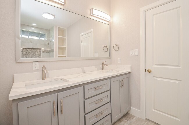 Building Photo - 4333 Harby St