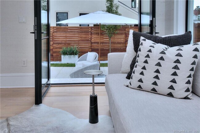 Building Photo - 18 Danbury Ave