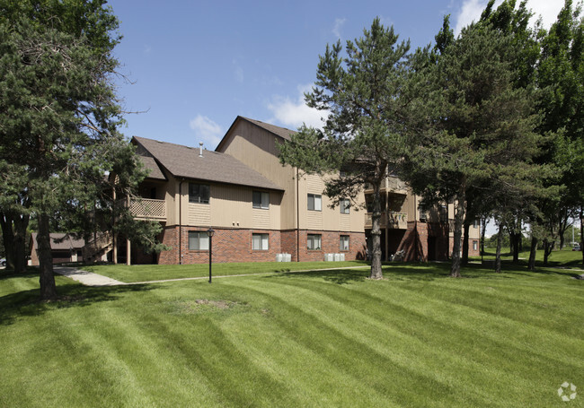 Building Photo - Carriage Park