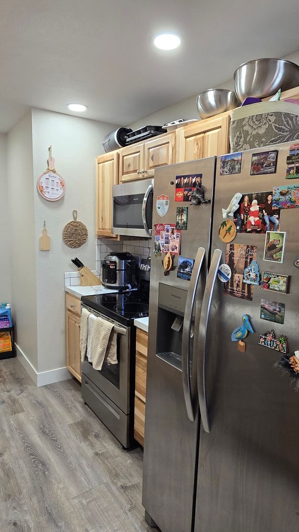 Building Photo - 2 Bed, 1.5 Bath Townhome with Garage Near McKee Medical Center