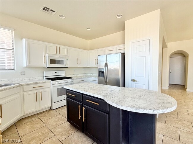 Building Photo - 4556 Hearts Desire Ave