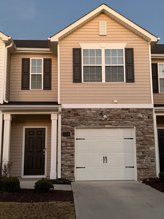 Building Photo - 1204 Gracie Ln