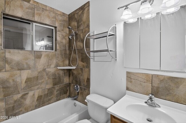 Building Photo - 1113 N Coolidge Ave