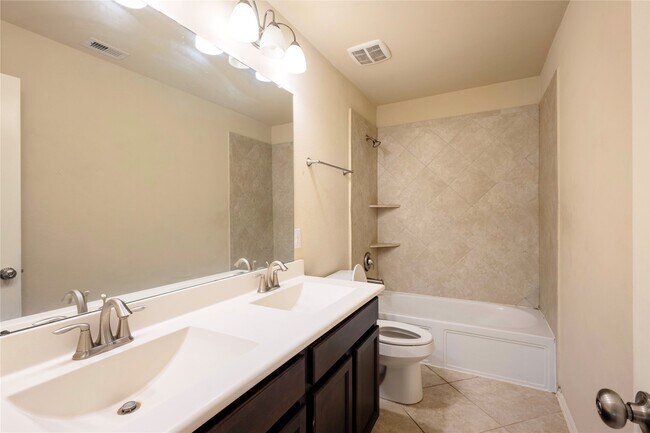 Building Photo - 14607 North Carolina Green Dr