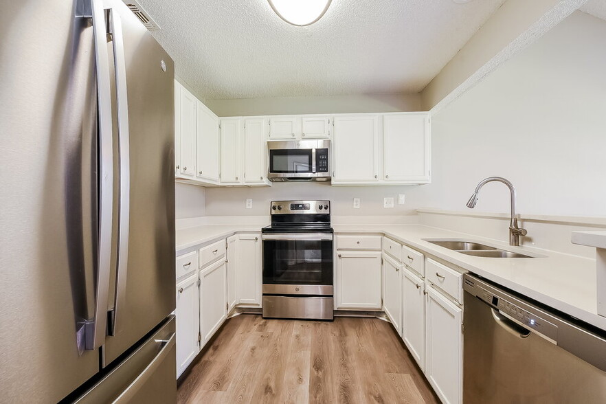 Building Photo - 472 Amethyst Way