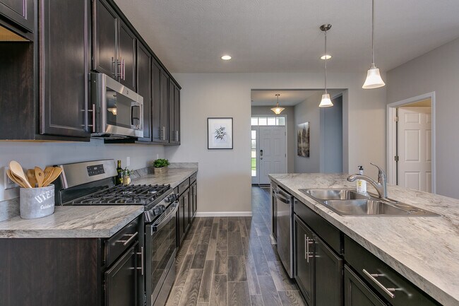 Building Photo - 605 Bellasera Dr
