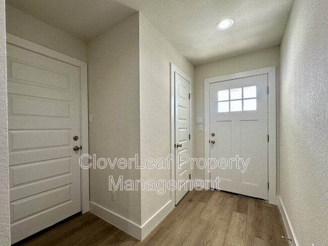 Building Photo - 732 Abigail Aly