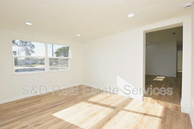 Building Photo - 2919 Hickory St