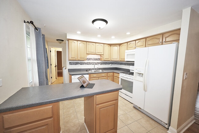 Building Photo - 503 Case Ct