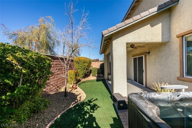 Building Photo - 10465 Saddle Mountain St