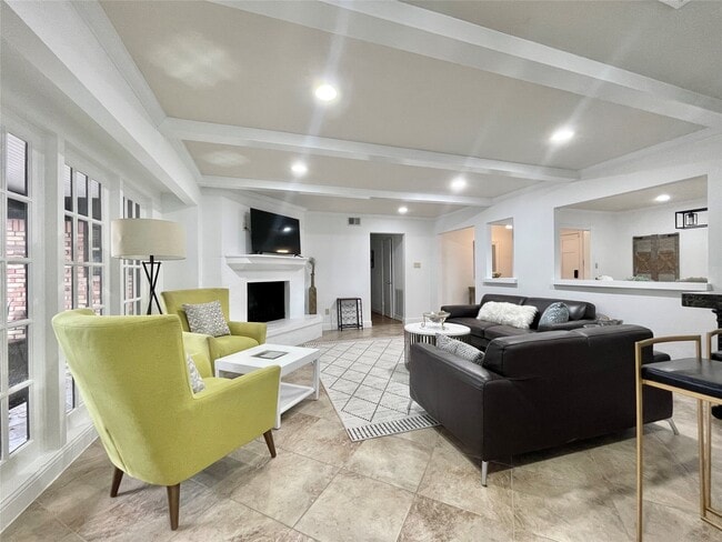 Building Photo - 6210 Queensloch Dr