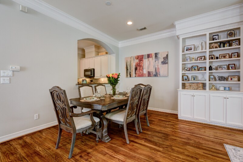 Building Photo - 606 Leverkuhn St