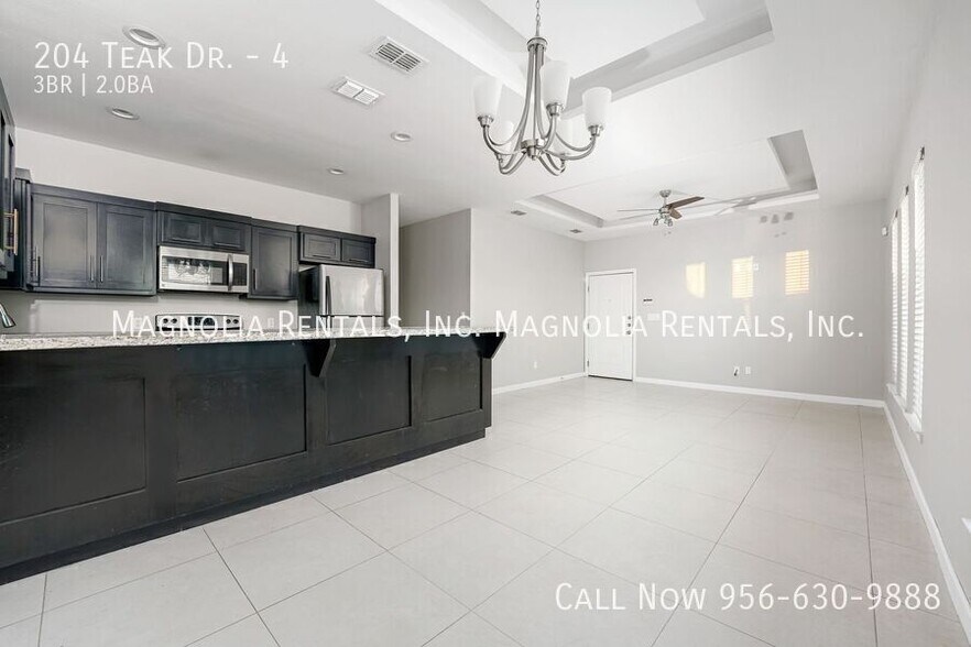 Building Photo - 204 Teak Dr