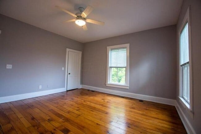 Building Photo - Italian Village home with Huge Yard