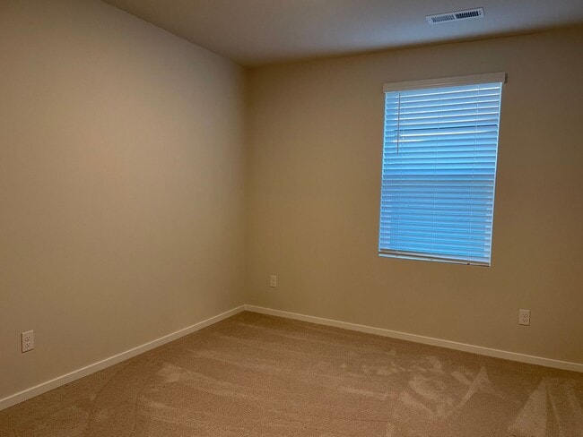 Building Photo - Don’t Miss This! Spacious Vancouver Home with Large Yard & Double Garage.