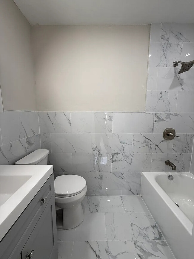 Building Photo - 11 Van Buren Pl