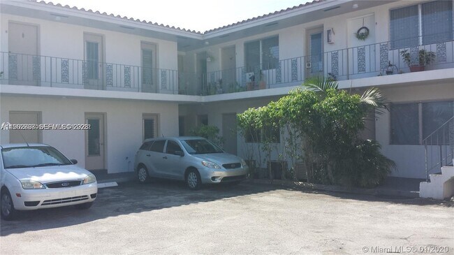 Building Photo - 236 Madeira Ave